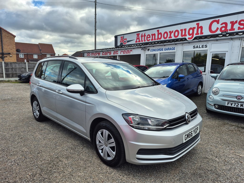 Used Volkswagen Touran 2017 for sale - 76366700: Photo 1