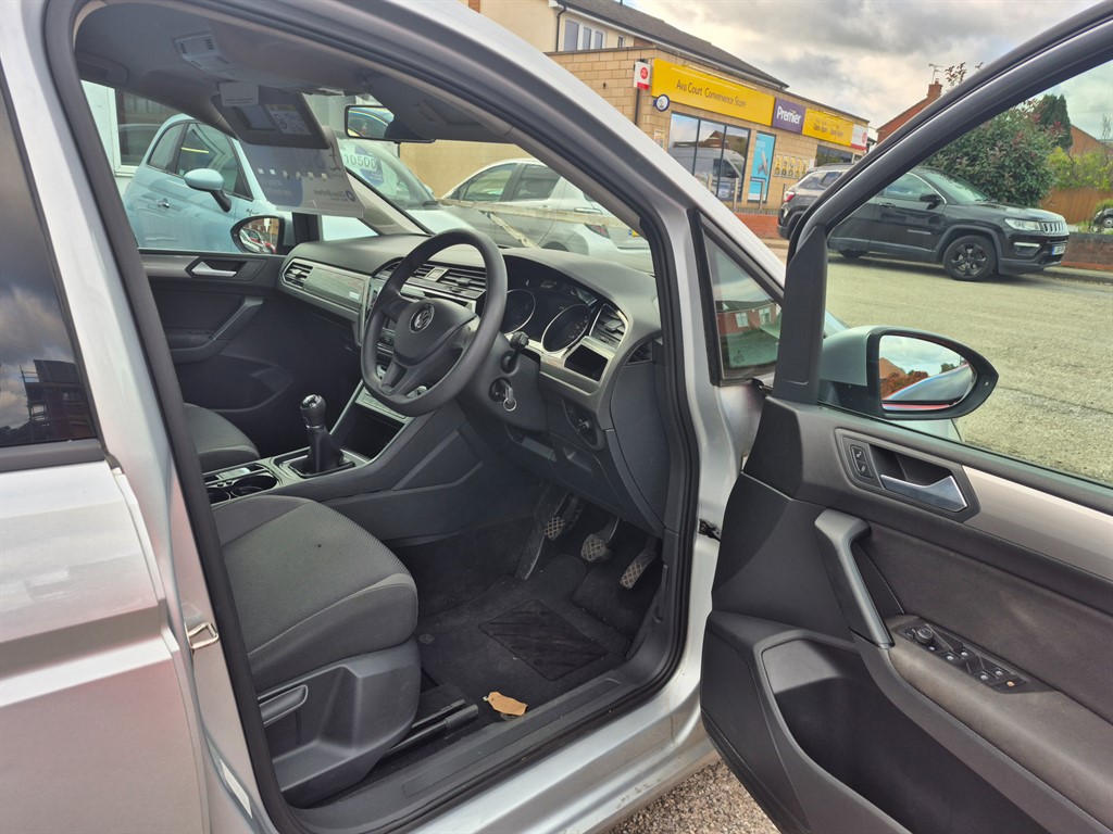 Used Volkswagen Touran 2017 for sale - 76366700: Photo 10