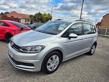 Used Volkswagen Touran 2017 for sale - 76366700: Photo