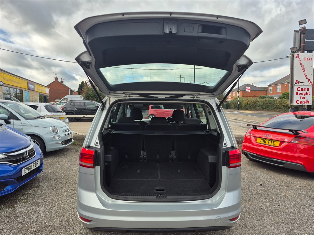 Used Volkswagen Touran 2017 for sale - 76366700: Photo 7