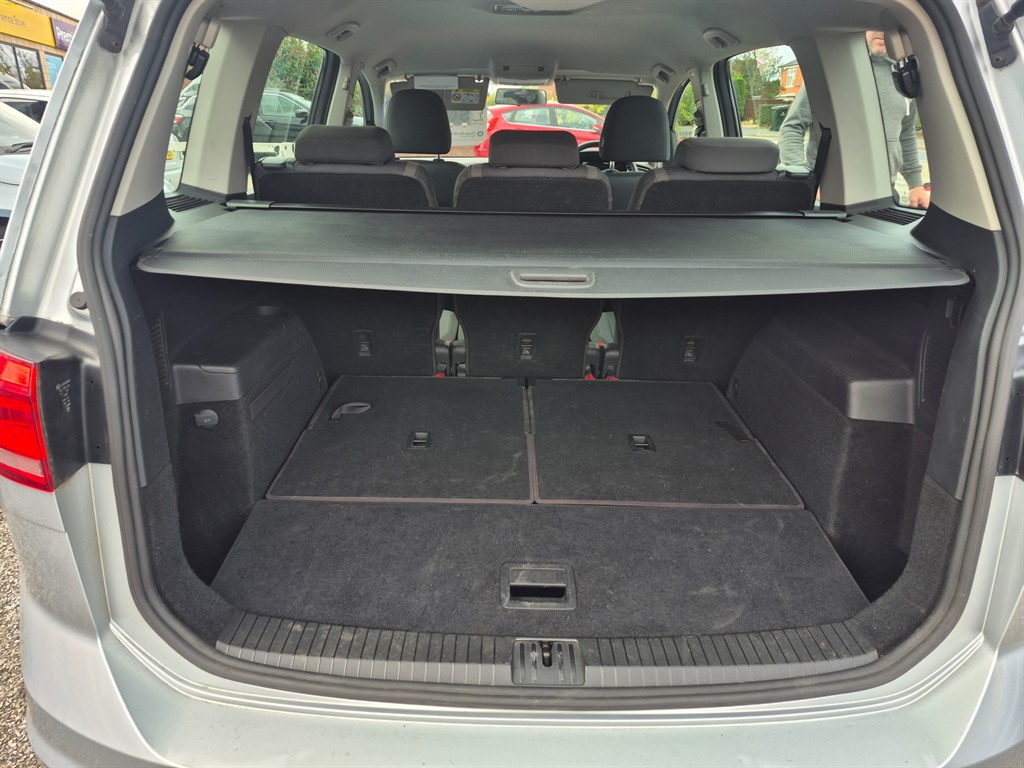 Used Volkswagen Touran 2017 for sale - 76366700: Photo 9