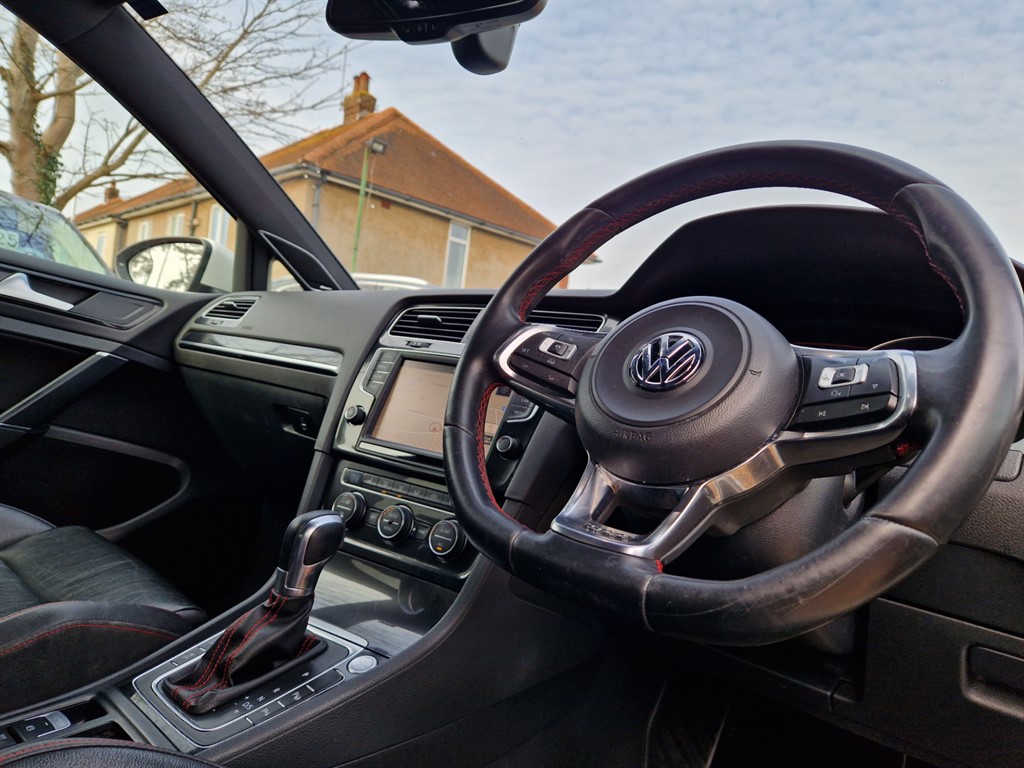 Used Volkswagen Golf 2016 for sale - 77988827: Photo 2