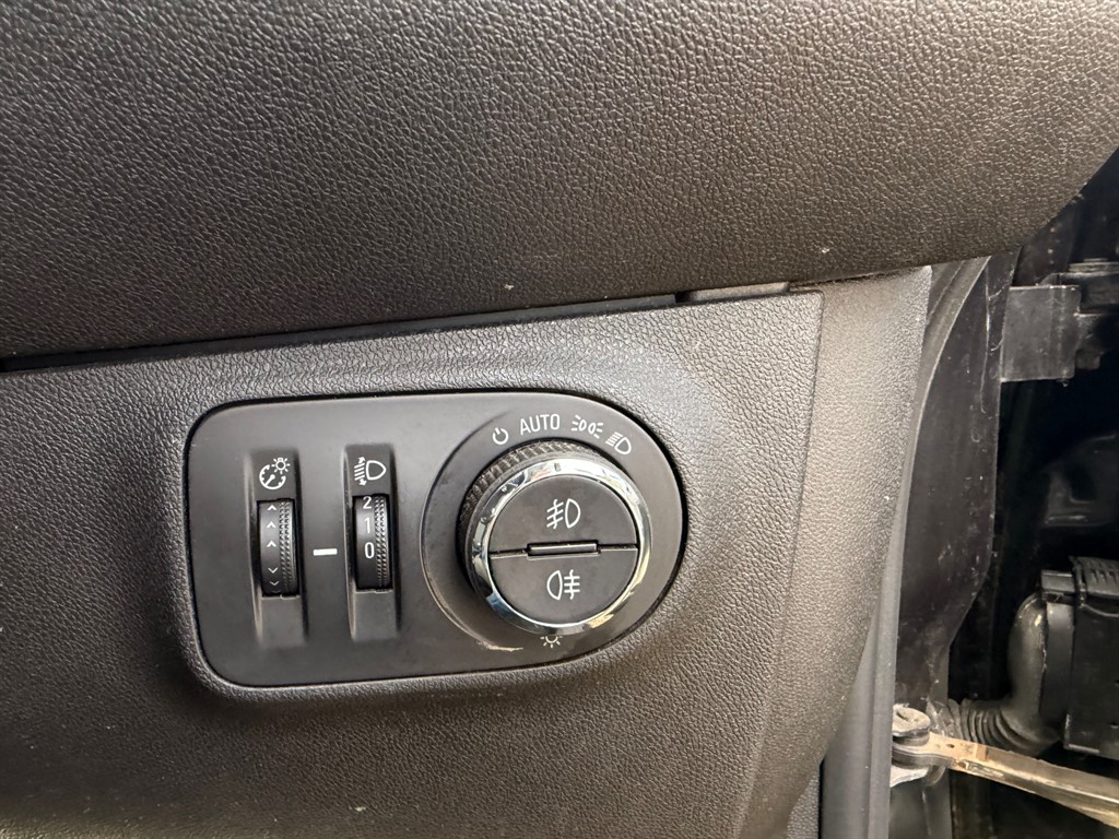 Used Vauxhall Corsa 2015 for sale - 77393667: Photo 9