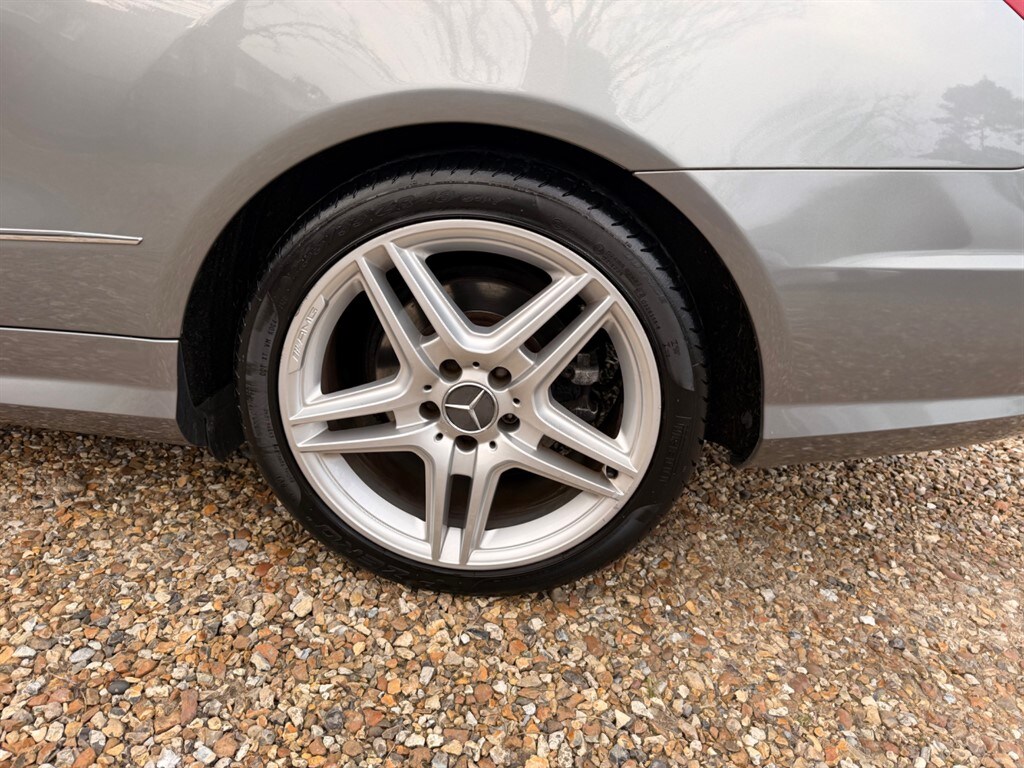 Used Mercedes-Benz E Class 2011 for sale - 77911509: Photo 10