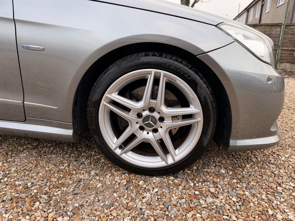 Used Mercedes-Benz E Class 2011 for sale - 77911509: Photo 4