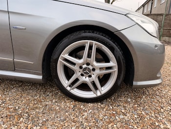 Used Mercedes-Benz E Class 2011 for sale - 77911509: Photo