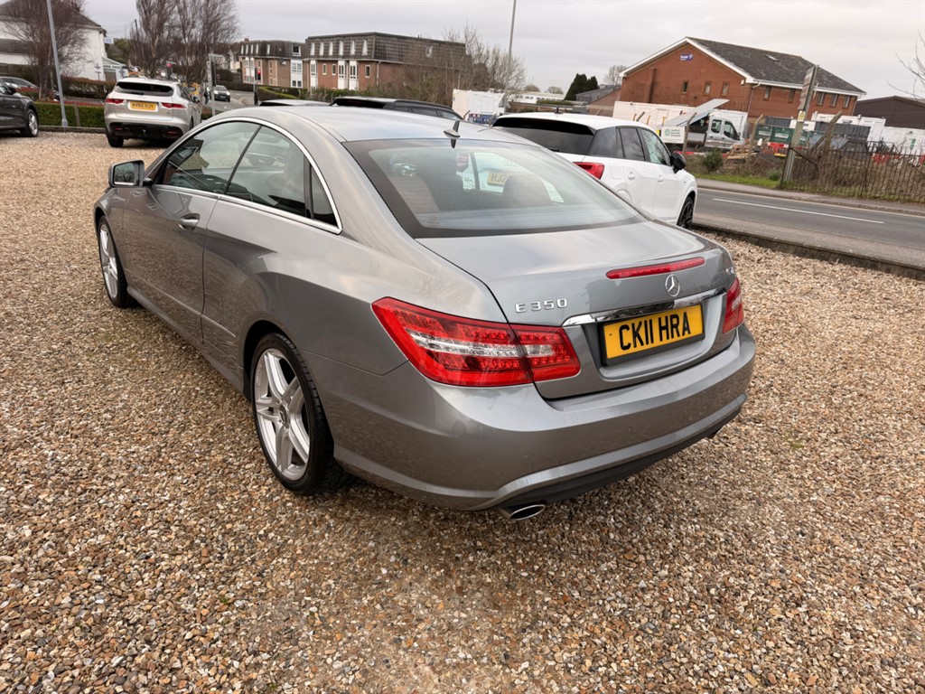 Used Mercedes-Benz E Class 2011 for sale - 77911509: Photo 5