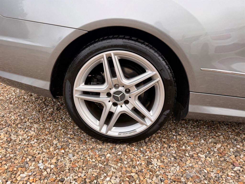 Used Mercedes-Benz E Class 2011 for sale - 77911509: Photo 7