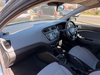 Used Hyundai i20 2015 for sale - 78370680: Photo