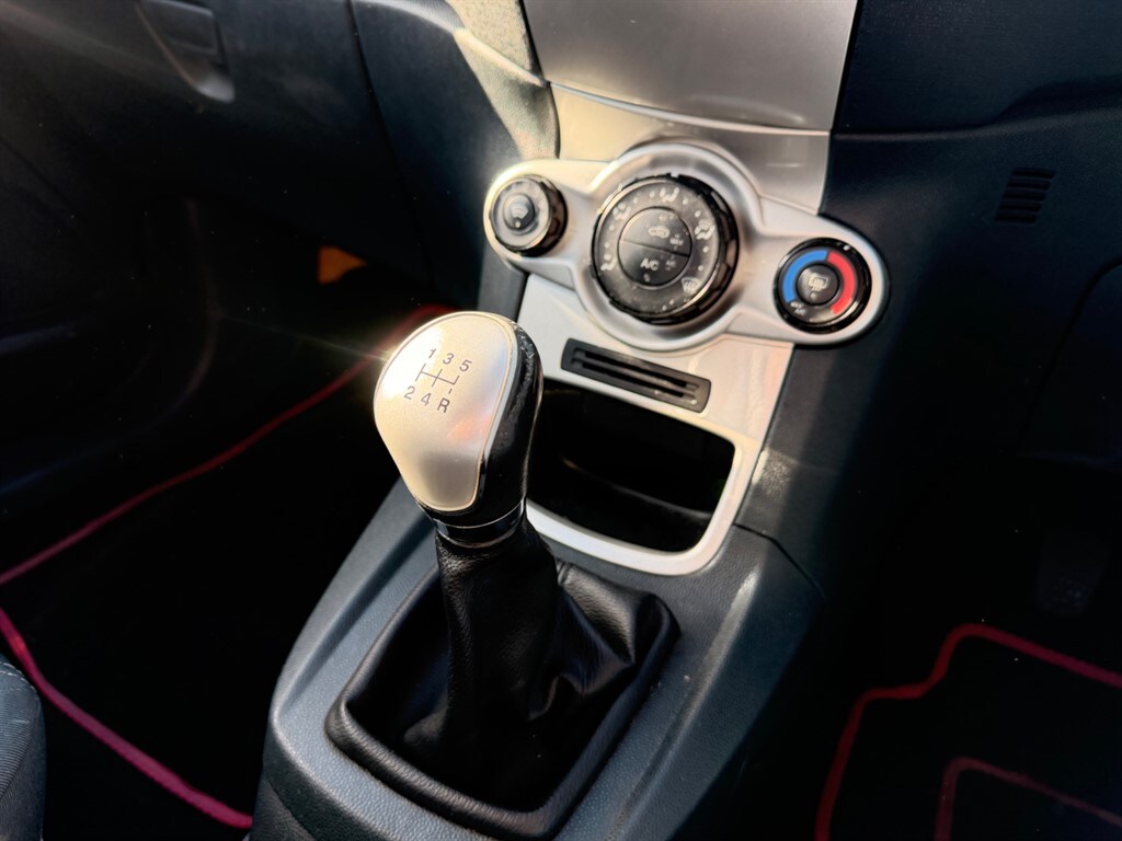 Used Ford Fiesta 2012 for sale - 77890211: Photo 9