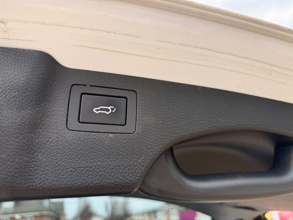 Used Hyundai Santa Fe 2017 for sale - 77326582: Photo 10