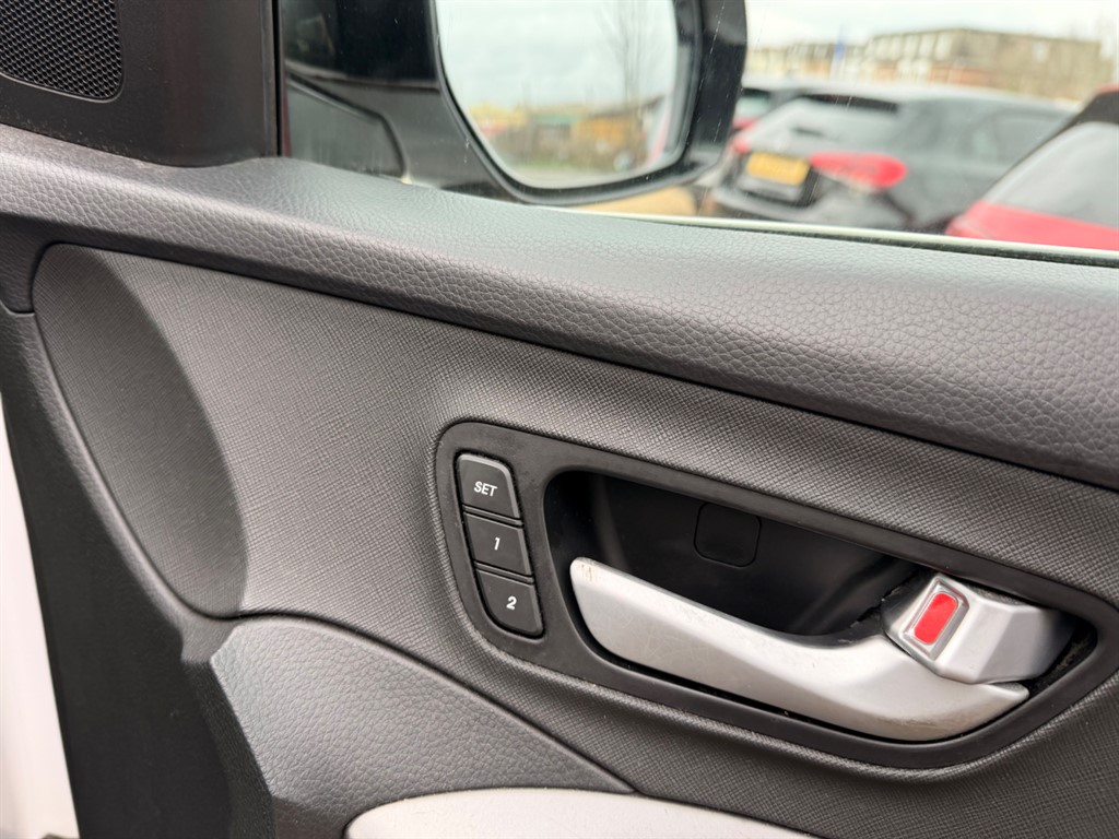 Used Hyundai Santa Fe 2017 for sale - 77326582: Photo 16