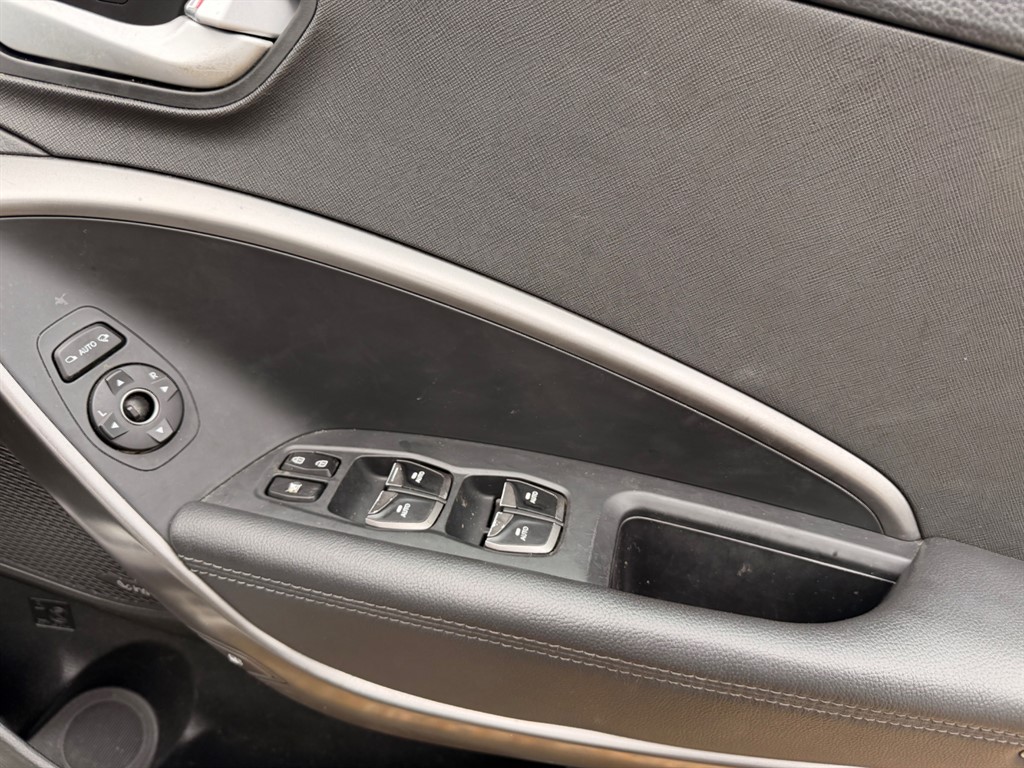 Used Hyundai Santa Fe 2017 for sale - 77326582: Photo 17