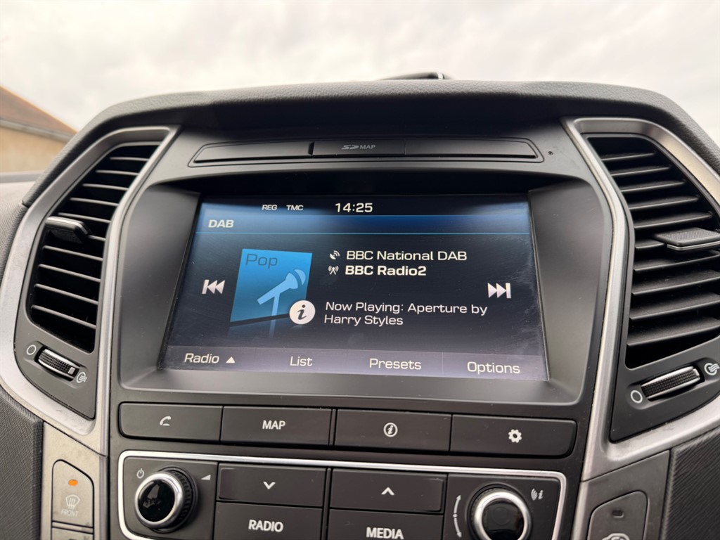 Used Hyundai Santa Fe 2017 for sale - 77326582: Photo 29