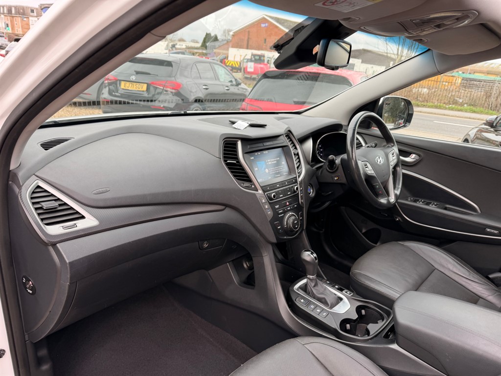 Used Hyundai Santa Fe 2017 for sale - 77326582: Photo 3