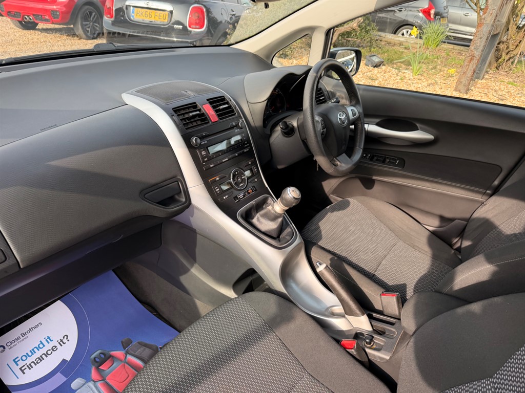 Used Toyota Auris 2010 for sale - 77995410: Photo 10