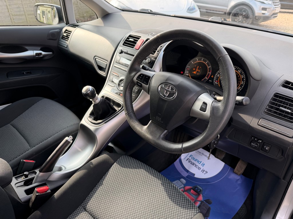 Used Toyota Auris 2010 for sale - 77995410: Photo 16