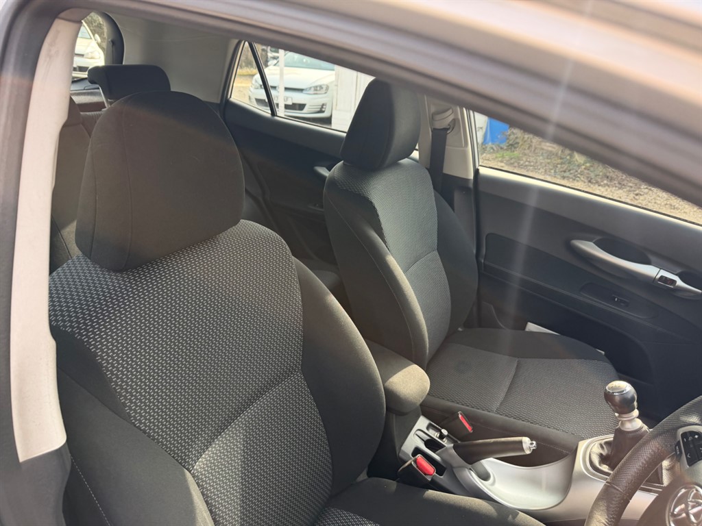 Used Toyota Auris 2010 for sale - 77995410: Photo 17