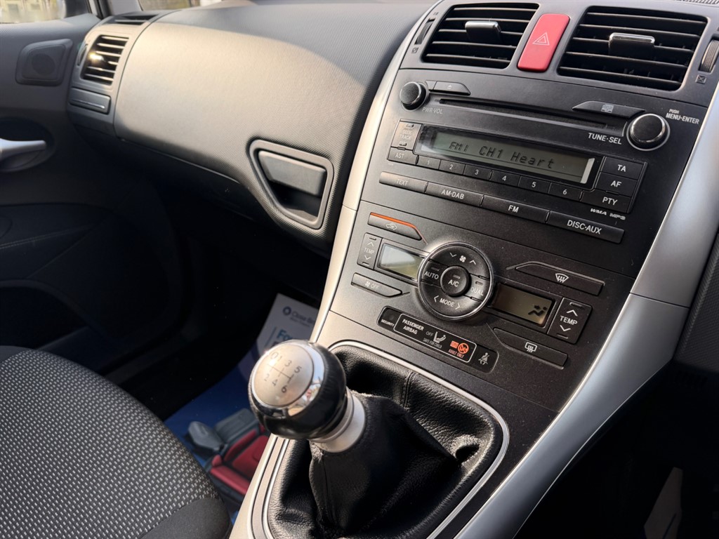 Used Toyota Auris 2010 for sale - 77995410: Photo 21