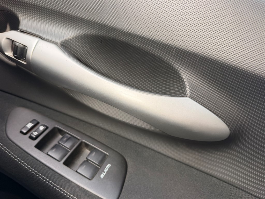 Used Toyota Auris 2010 for sale - 77995410: Photo 24