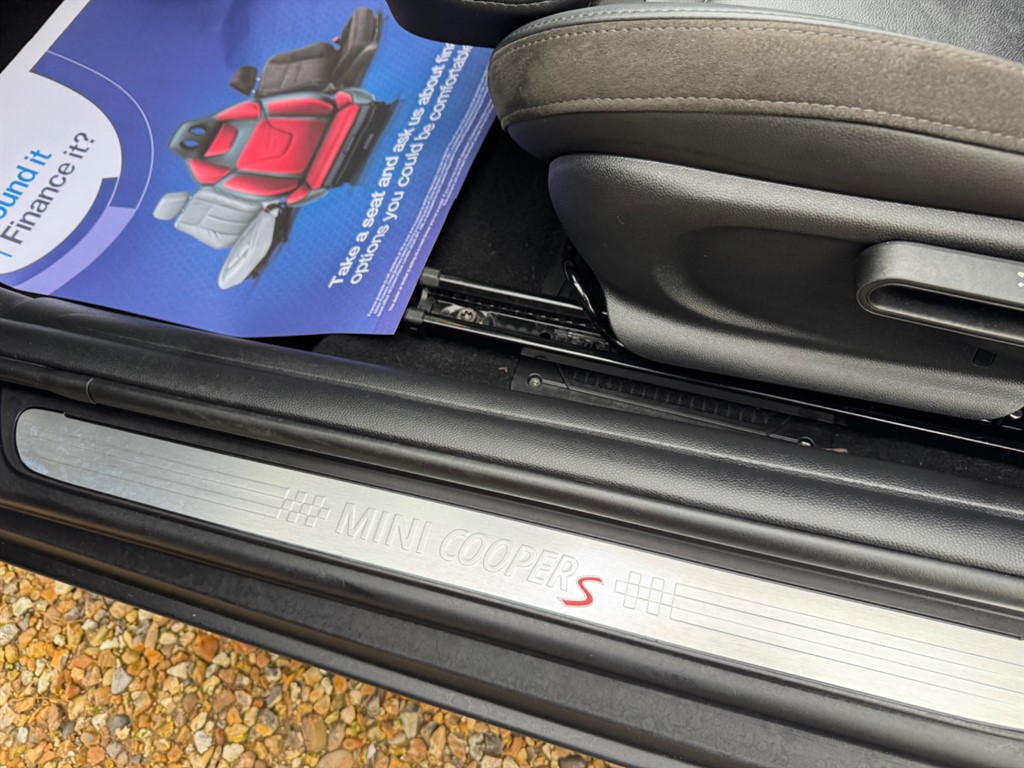 Used MINI Convertible 2018 for sale - 77137939: Photo 12
