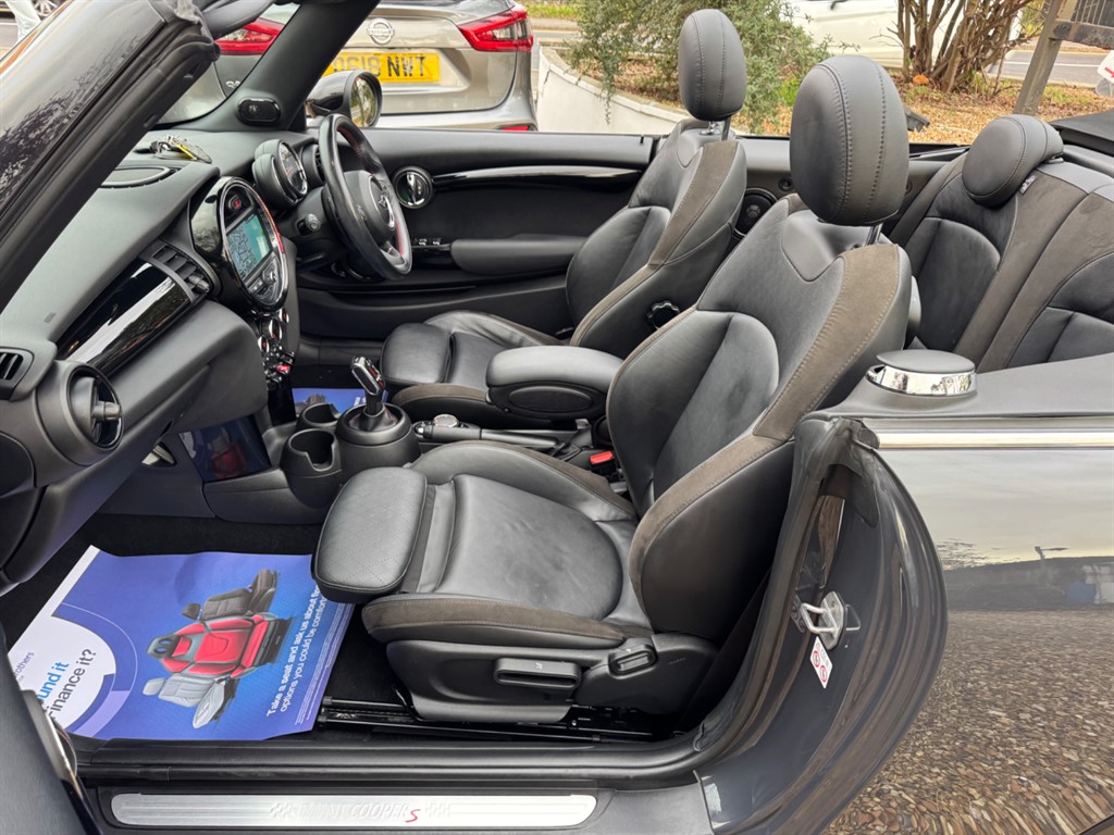 Used MINI Convertible 2018 for sale - 77137939: Photo 13