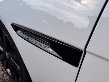 Used Jaguar XE 2019 for sale - 79134013: Photo