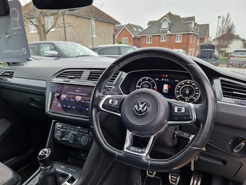 Used Volkswagen Tiguan 2017 for sale - 77795259: Photo