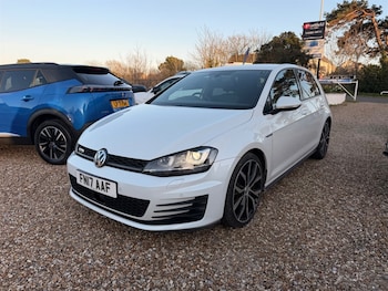 Used Volkswagen Golf 2017 for sale - 77928003: Photo