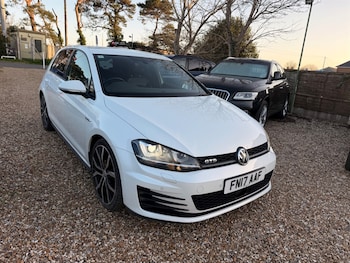 Used Volkswagen Golf 2017 for sale - 77928003: Photo