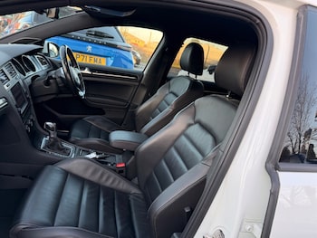 Used Volkswagen Golf 2017 for sale - 77928003: Photo