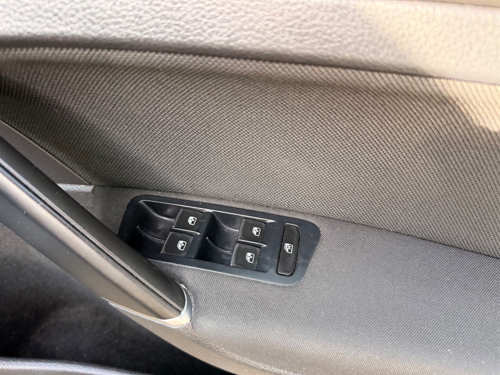 Used Volkswagen Golf 2017 for sale - 77732860: Photo 20