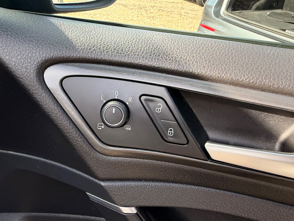 Used Volkswagen Golf 2017 for sale - 77732860: Photo 21