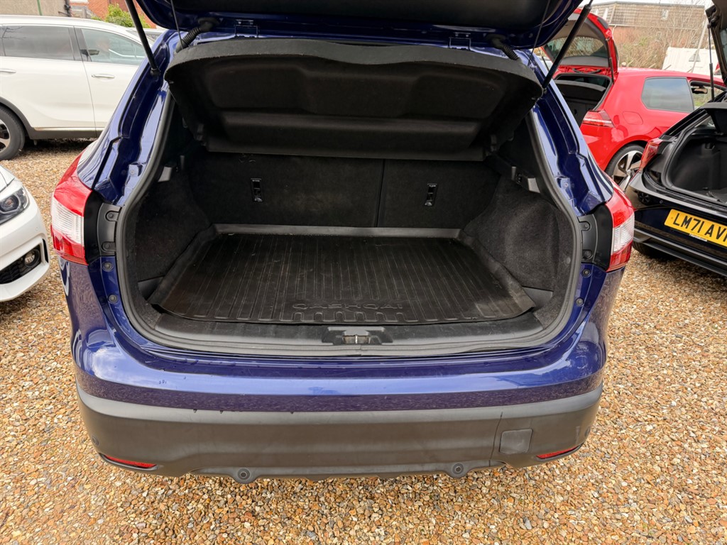 Used Nissan Qashqai 2015 for sale - 77307921: Photo 4