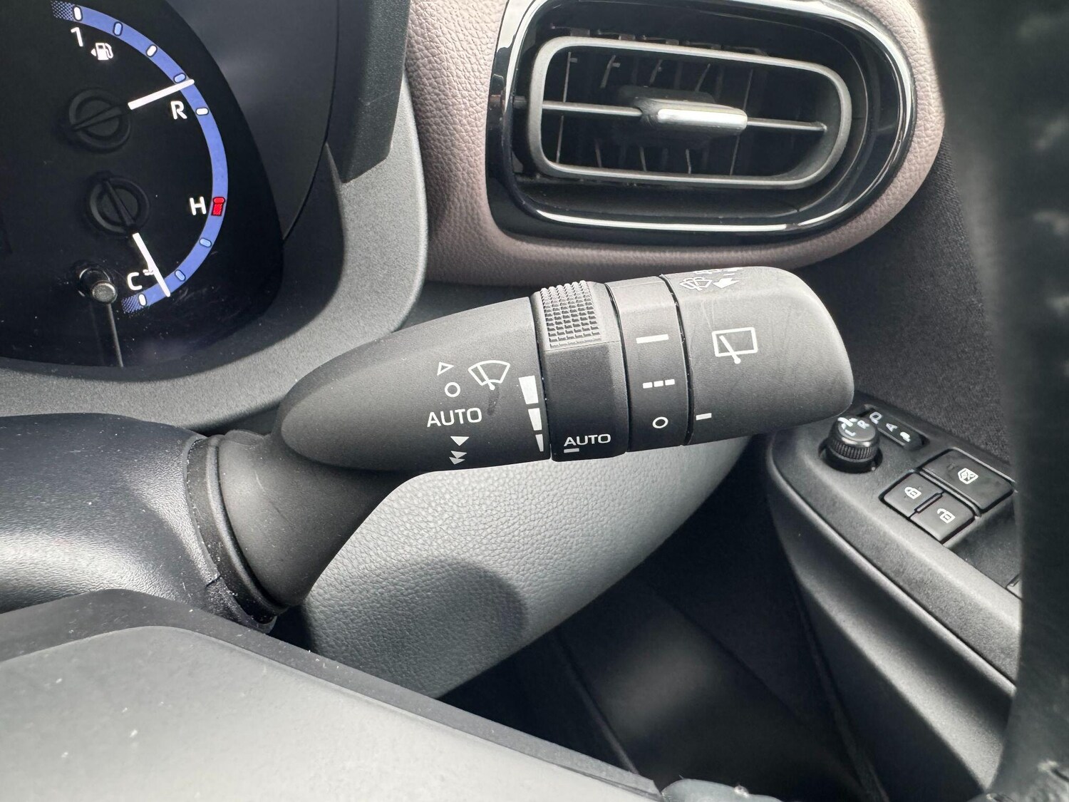 Used Toyota Yaris Cross 2023 for sale - 76408969: Photo 28