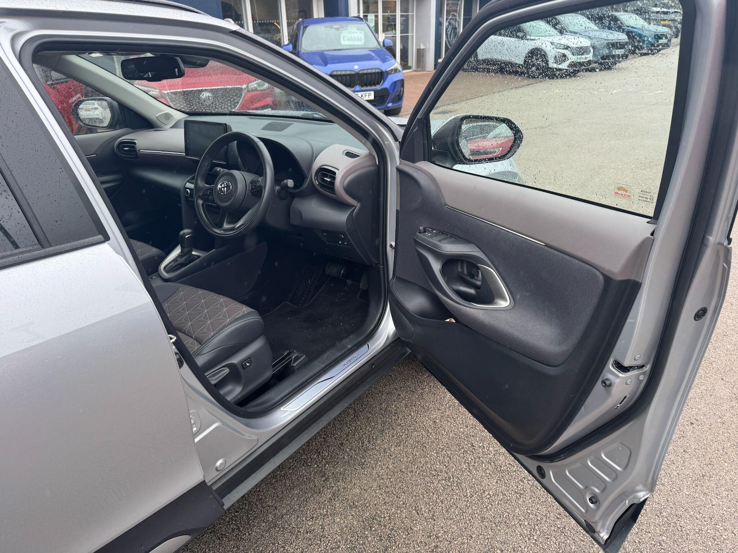 Used Toyota Yaris Cross 2023 for sale - 76408969: Photo 9