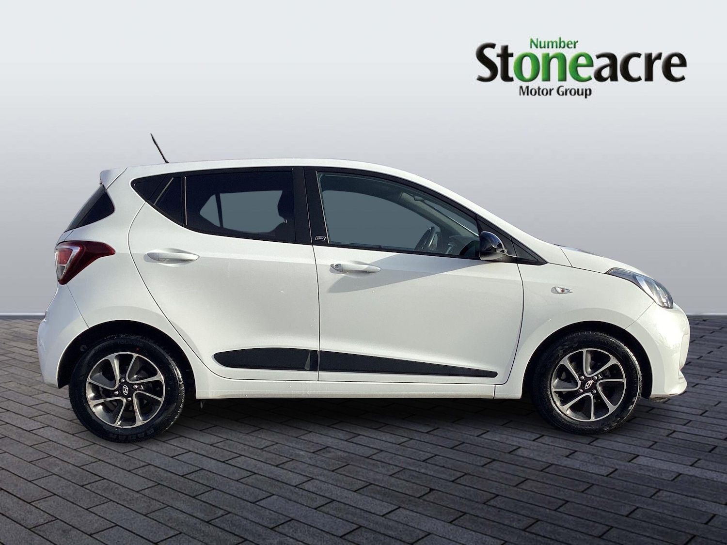 Used Hyundai i10 2018 for sale - 77455841: Photo 2