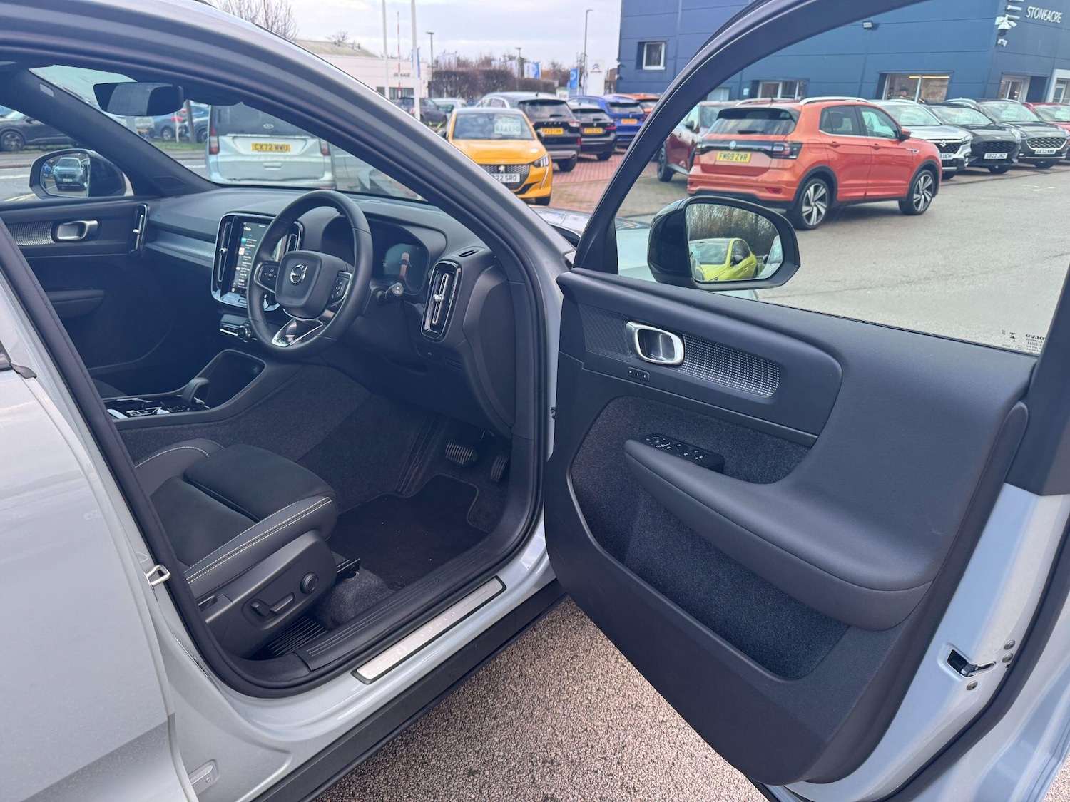 Used Volvo XC40 2025 for sale - 76912627: Photo 10