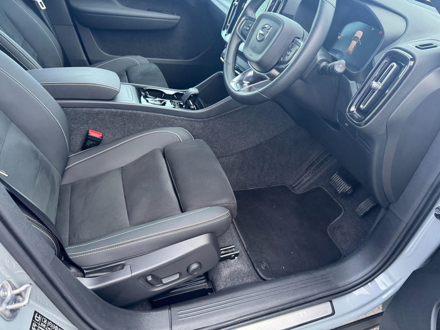 Used Volvo XC40 2025 for sale - 76912627: Photo 13