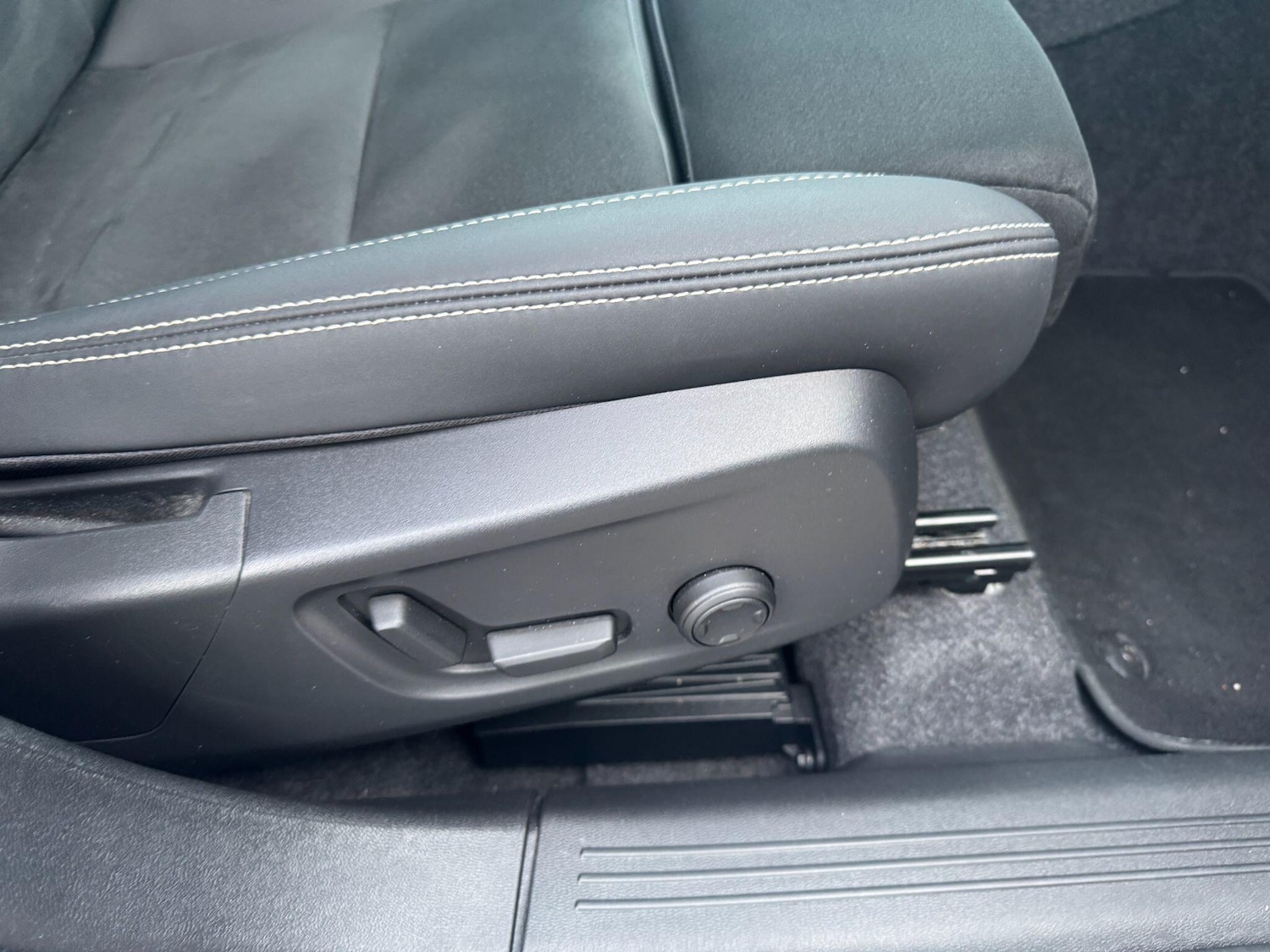 Used Volvo XC40 2025 for sale - 76912627: Photo 14