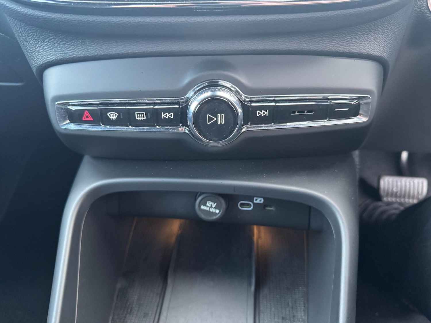 Used Volvo XC40 2025 for sale - 76912627: Photo 18