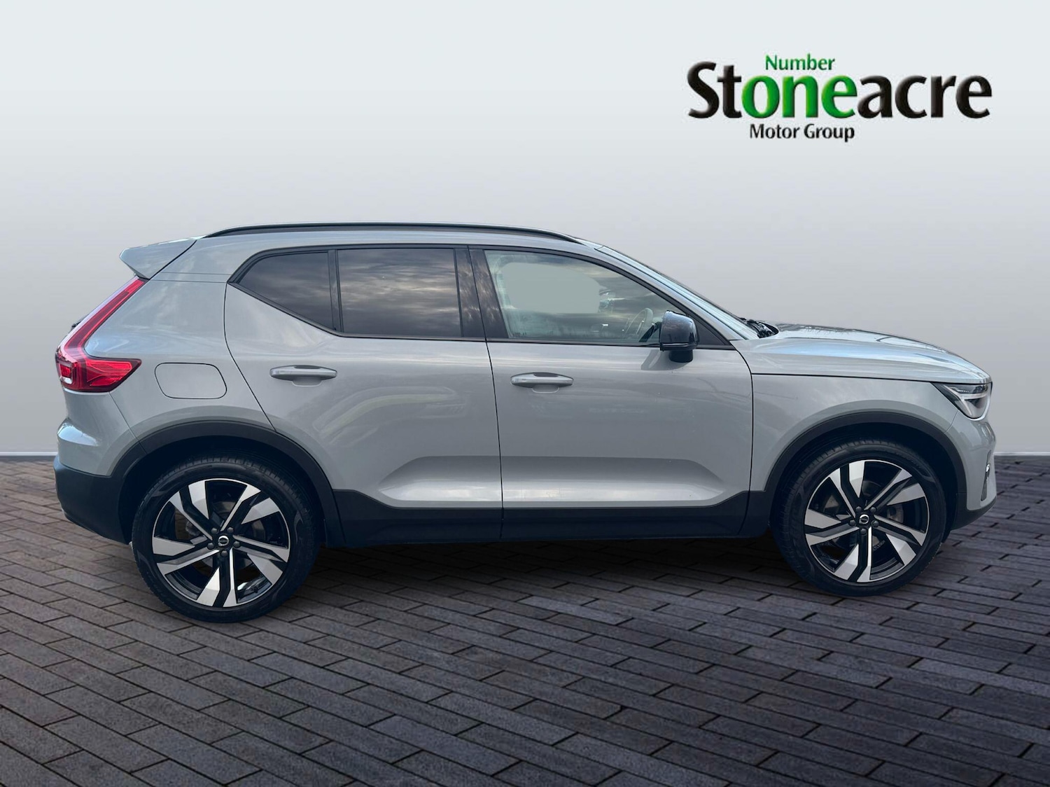 Used Volvo XC40 2025 for sale - 76912627: Photo 2