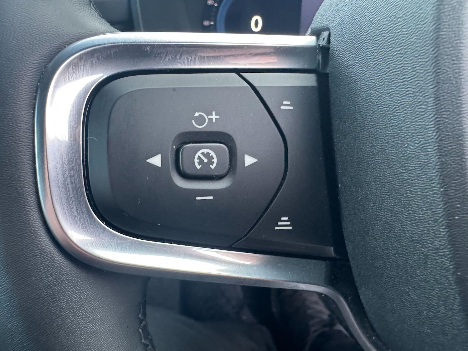 Used Volvo XC40 2025 for sale - 76912627: Photo 25