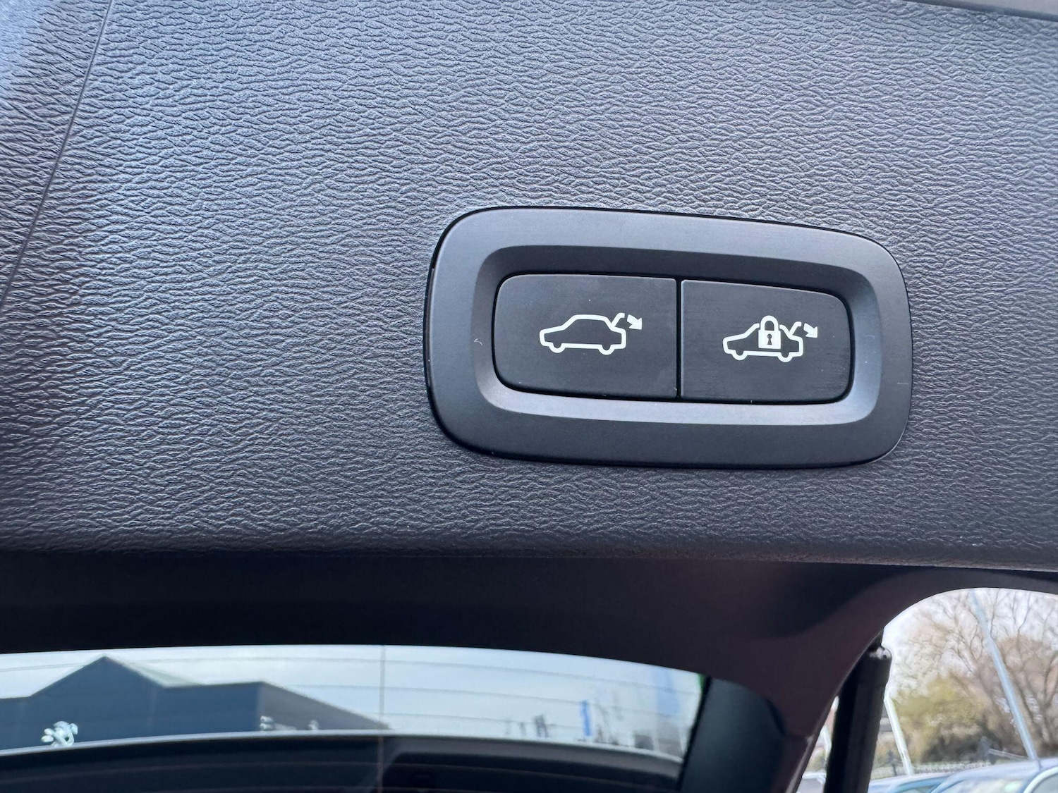 Used Volvo XC40 2025 for sale - 76912627: Photo 37