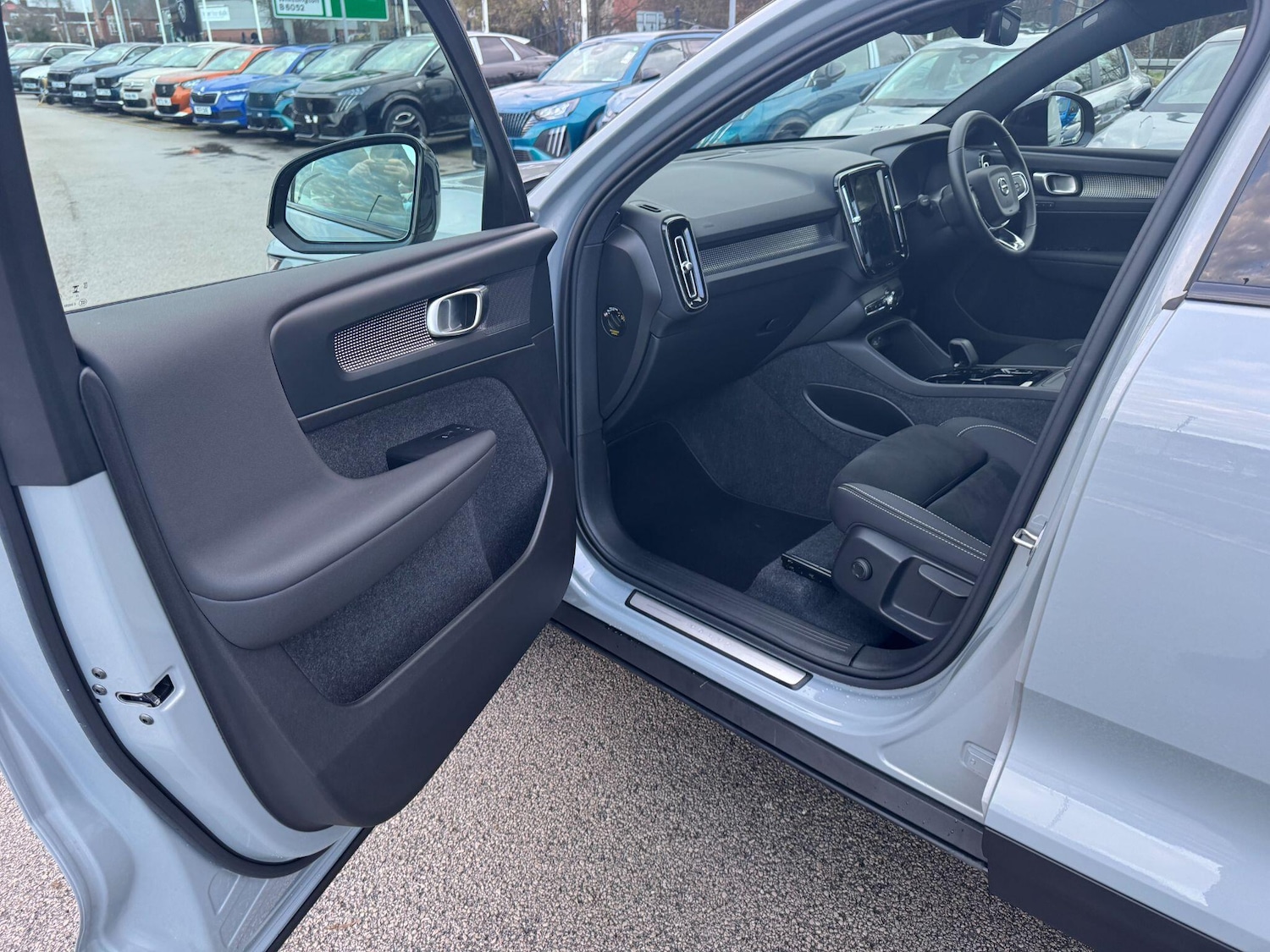 Used Volvo XC40 2025 for sale - 76912627: Photo 41