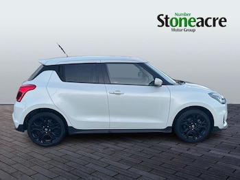 Used Suzuki Swift 2021 for sale - 76976442: Photo