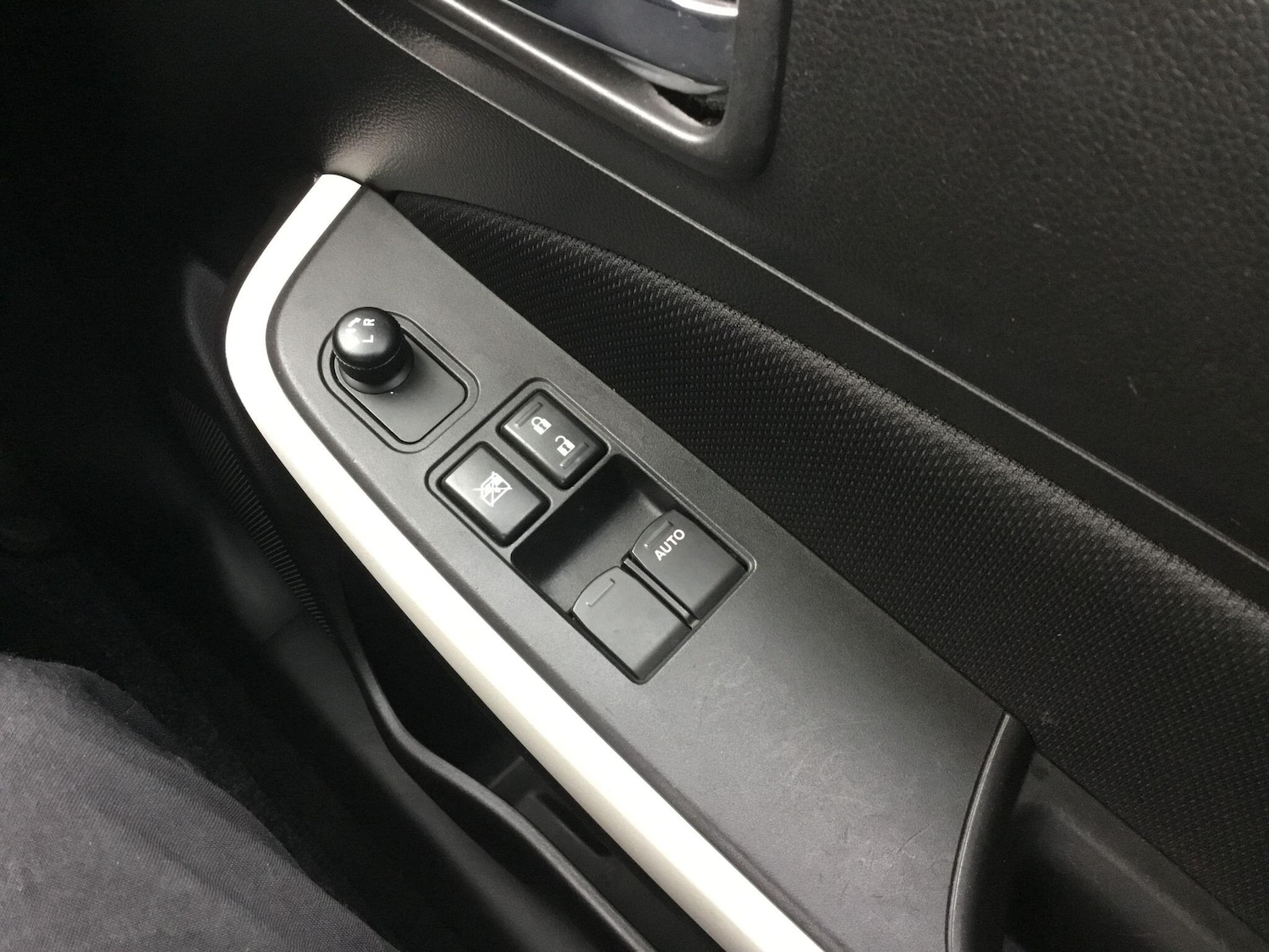 Used Suzuki Swift 2019 for sale - 76753102: Photo 25