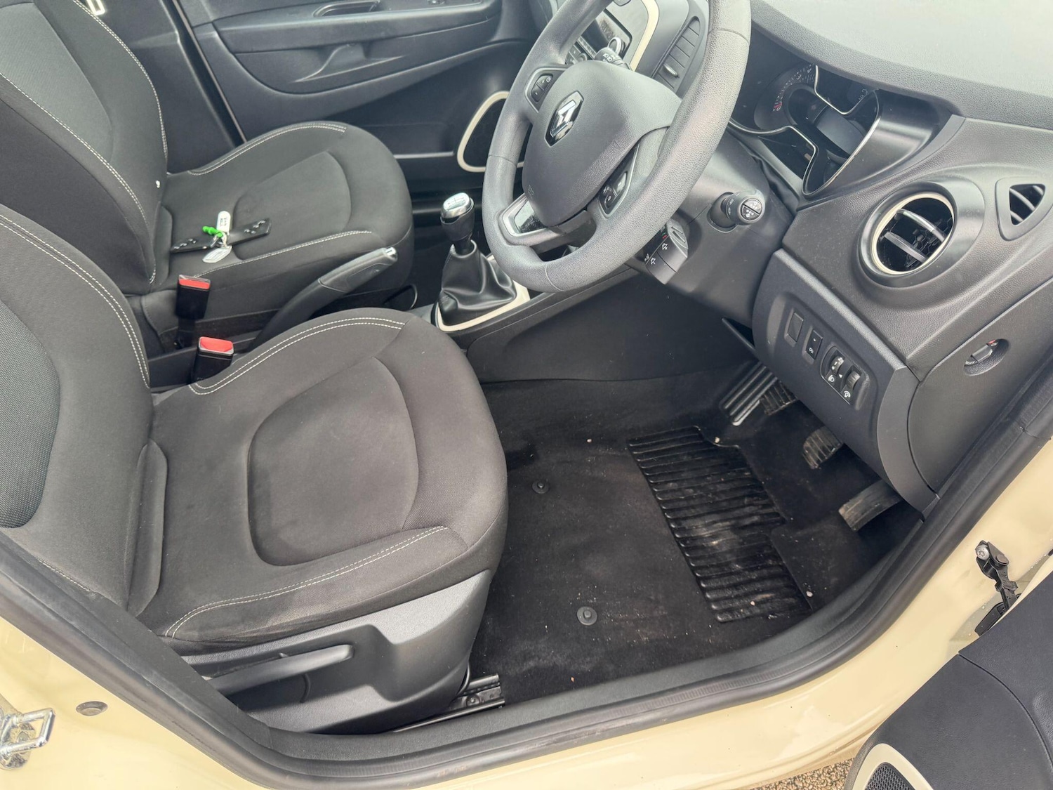 Used Renault Captur 2018 for sale - 76688605: Photo 11