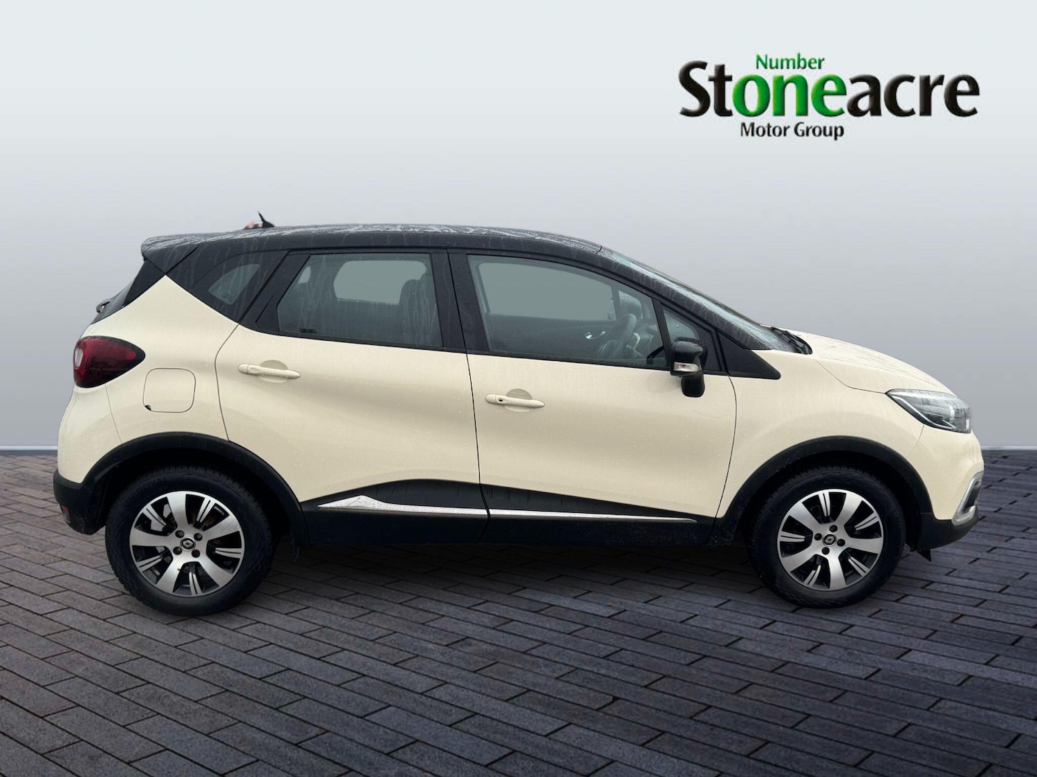 Used Renault Captur 2018 for sale - 76688605: Photo 2