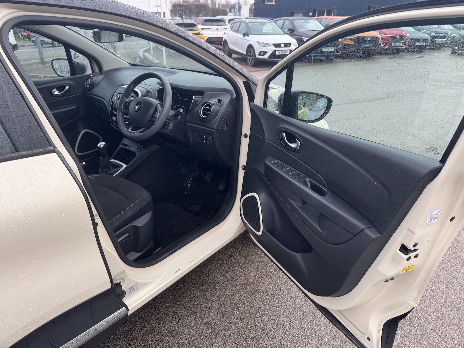 Used Renault Captur 2018 for sale - 76688605: Photo 9